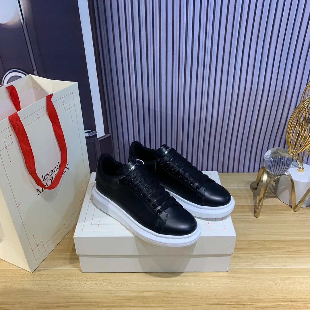 👟👟Ex-factory price 560👟👟Snake pattern professional McQueen factory. Top version. Couple model Alexander McQUEEN high version has been upgraded to the highest quality again✅.McQueen dad shoes 💪McQueen spring, summer, autumn and winter top version purchasing agent level✅ Recruiting national online and offline agents to join🤝 🏆Fabric: Original materials imported from Italy. Texture, water-resistant and non-discoloring 🏆Inner lining: ️A-grade Italian imported lining resistant to dirt, sweat-absorbent, breathable and comfortable 🏆Foot pads: top-grade imported Italian super-soft cowhide leather 🏆Outsole: PU+counter 1:1 🏆Shoe box: original white box. Plus white flip cover for double-layer protection. Cloth bag. Handbag. Certificate of 1:1 mold opening, 4-piece set. Delivered with a pair of shoelaces. 🖕🏿🖕🏿🖕🏿You can choose any pair of shoelaces in any color of our factory 🏆Code number: women’s 34-41. men’s 38-46 🏆Special remarks (women’s size 34.40.41, men’s size 38.45.46 is customized, no returns or exchanges) Win-win cooperation🤝